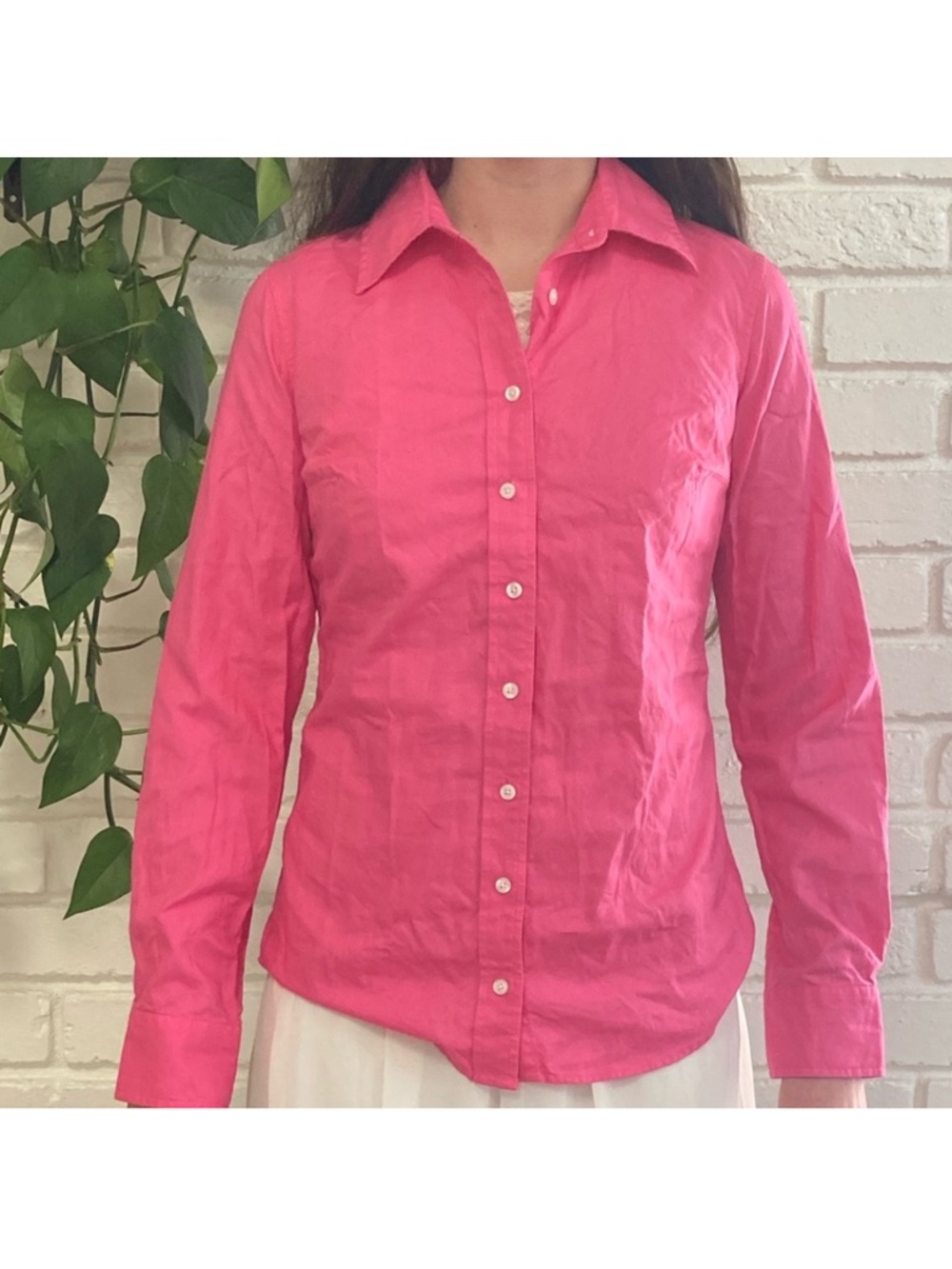 Isaac Mizrahi Pink longsleeve buttondown shirt. Chevron design Size XS. EUC